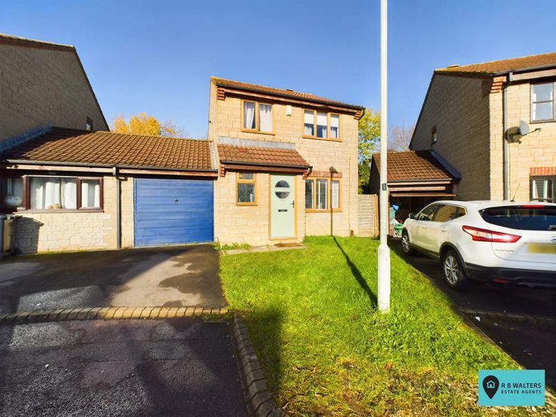 3 bed link detached house for sale in Enborne Close, Tuffley