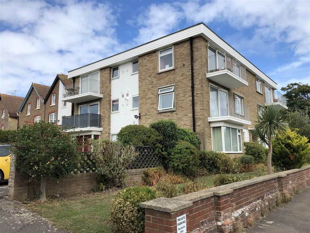 1 bed flat for sale in Fitzalan Road, Littlehampton BN17, £155,000 Zoopla