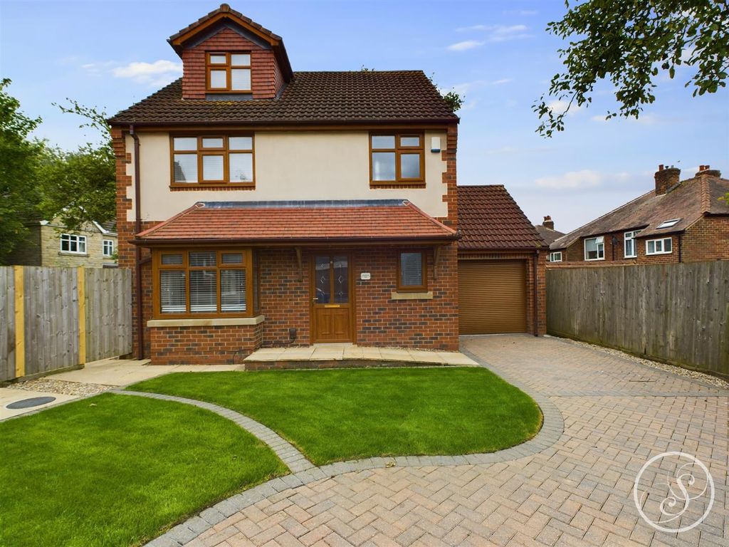 4 bed detached house for sale in Knightsway, Halton, Leeds LS15, £