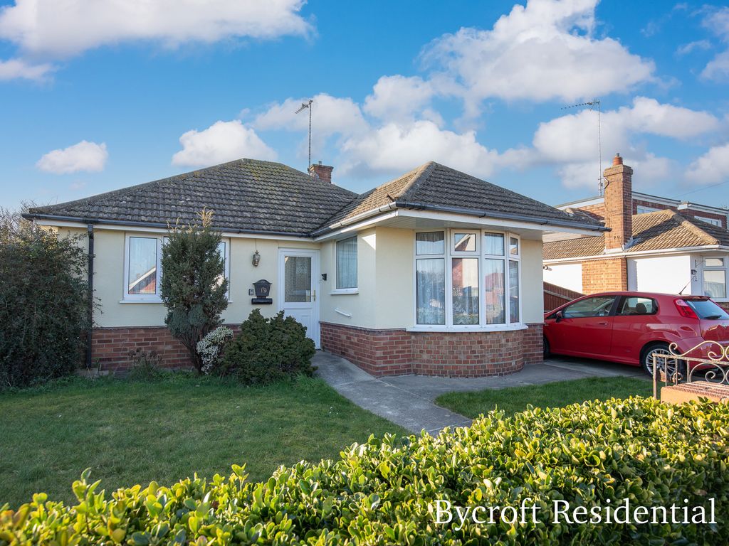2 bed detached bungalow for sale in Carter Close, CaisterOnSea, Great