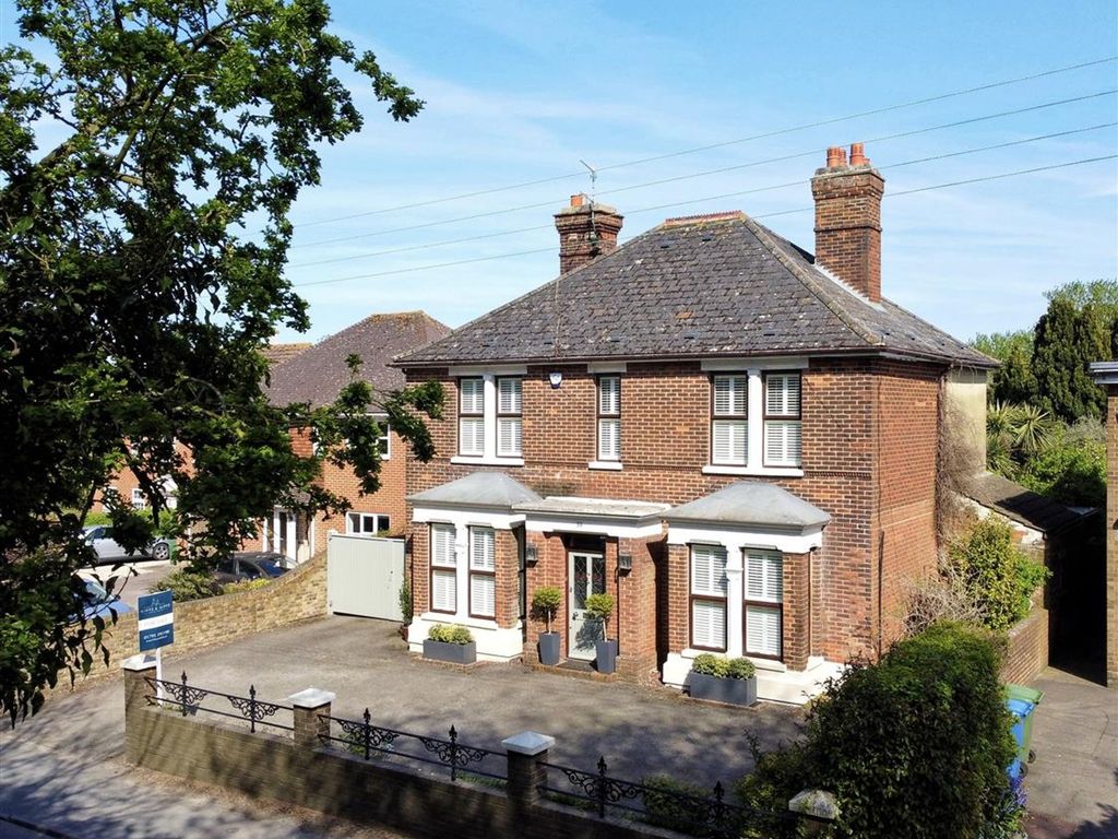 6 bed detached house for sale in Ashford Road, Faversham ME13, £845,000