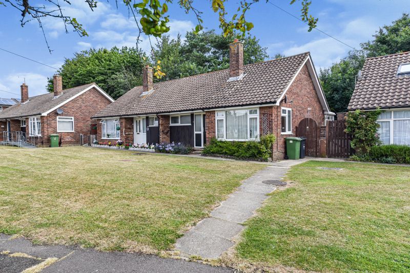 2 bed semidetached bungalow for sale in Benbow Close, Horndean