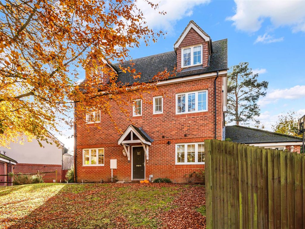 4 bed semidetached house for sale in Osprey Drive, Epsom KT18, £700,000 Zoopla