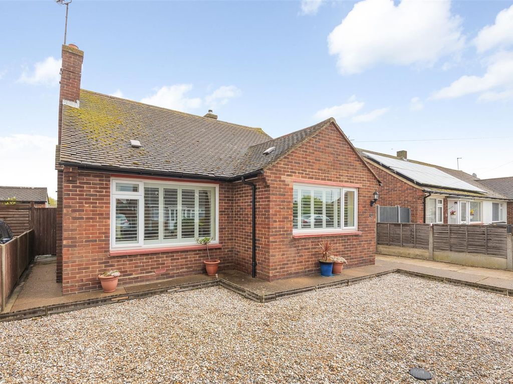 2 bed detached bungalow for sale in Blackburn Road, Greenhill, Herne