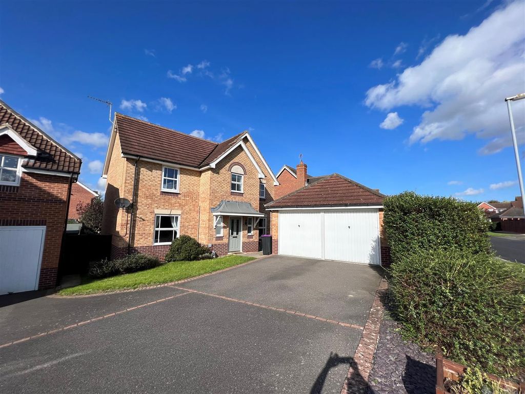 4 bed detached house for sale in Sheldrake Road, Sleaford NG34, £