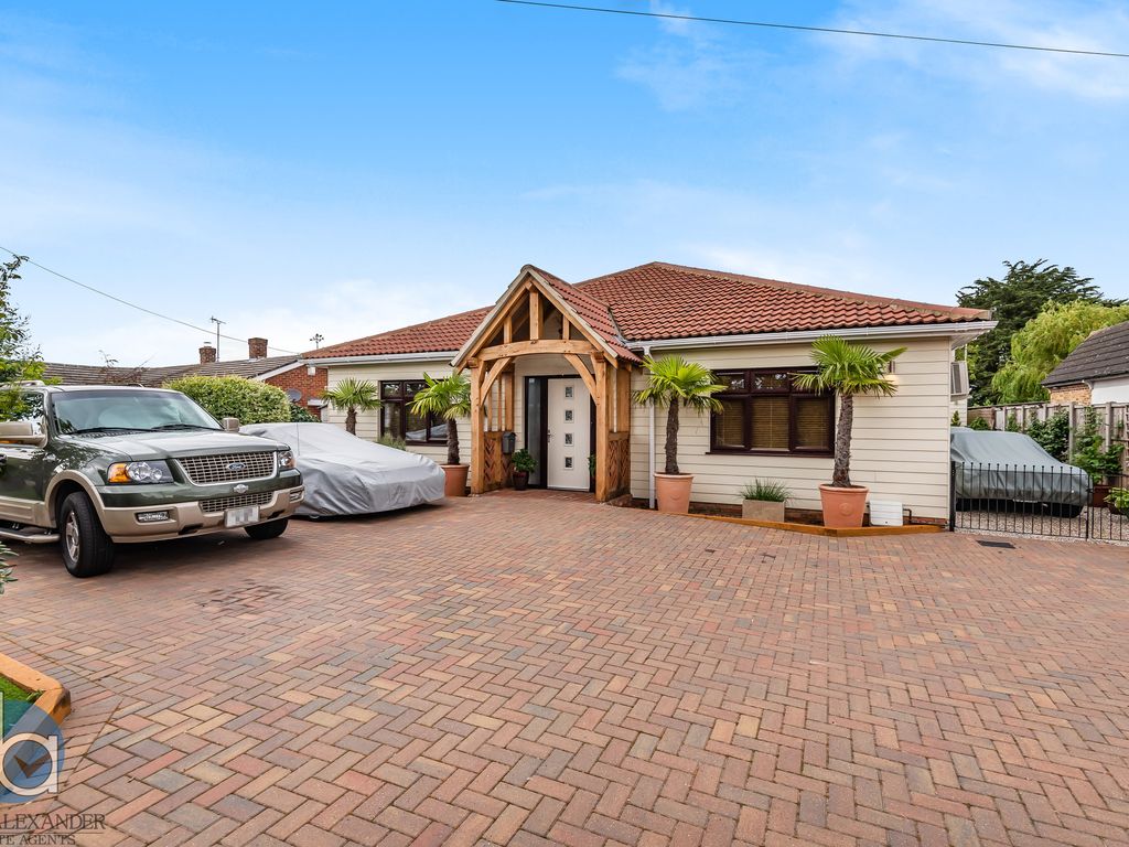 3 bed detached bungalow for sale in Brook Road, Tolleshunt Knights