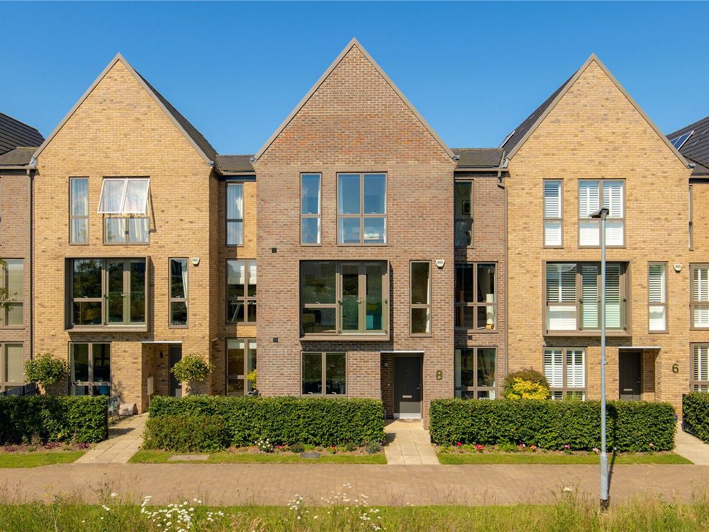 5 bed terraced house for sale in Pinnington Close, Trumpington