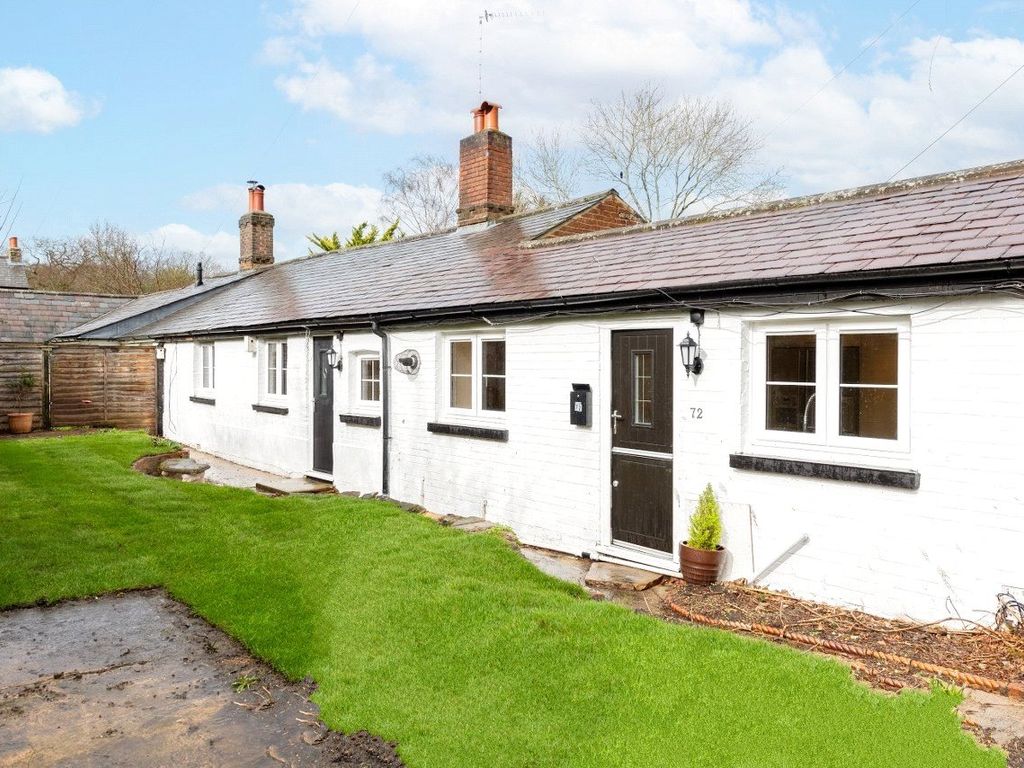 1 bed bungalow to rent in Bracken Path, Epsom, Surrey KT18, £1,495 pcm