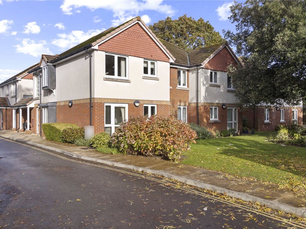 2 bed flat for sale in Hawthorn Road, Bognor Regis, West Sussex PO21, £