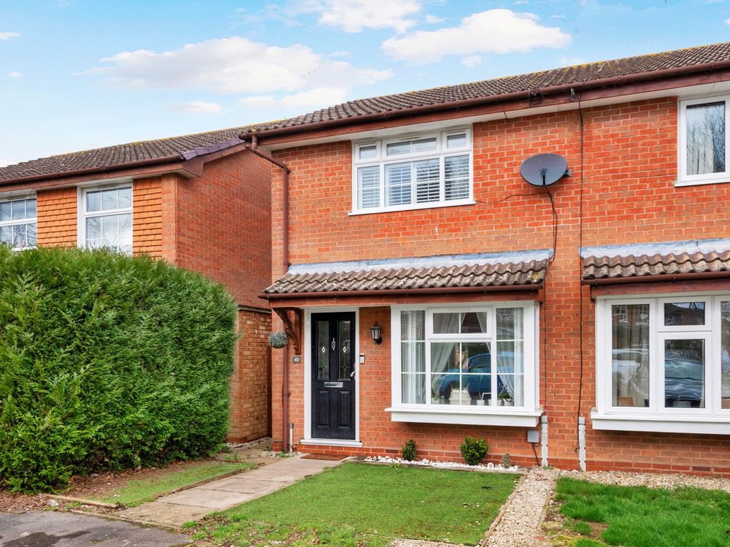 2 bed end terrace house for sale in Spicer Close, WaltonOnThames KT12