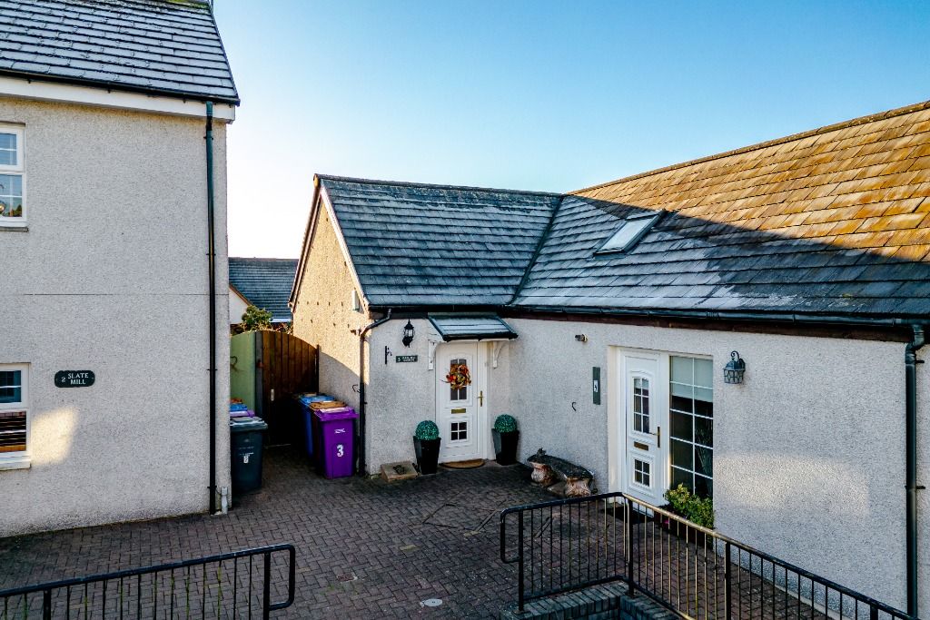 2 bed semidetached bungalow for sale in Slate Mill Gardens, Irvine