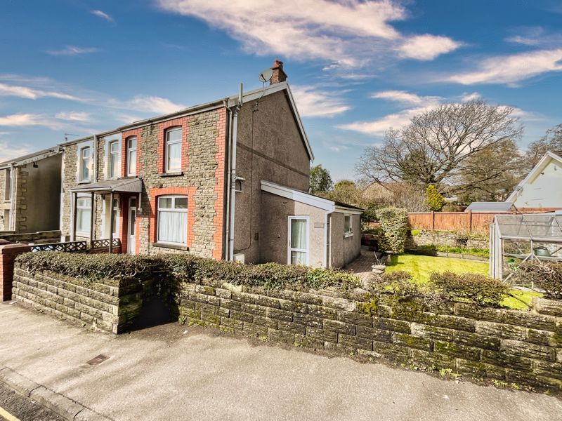 3 bed semidetached house for sale in Llwyn Celyn, Bryncethin, Bridgend