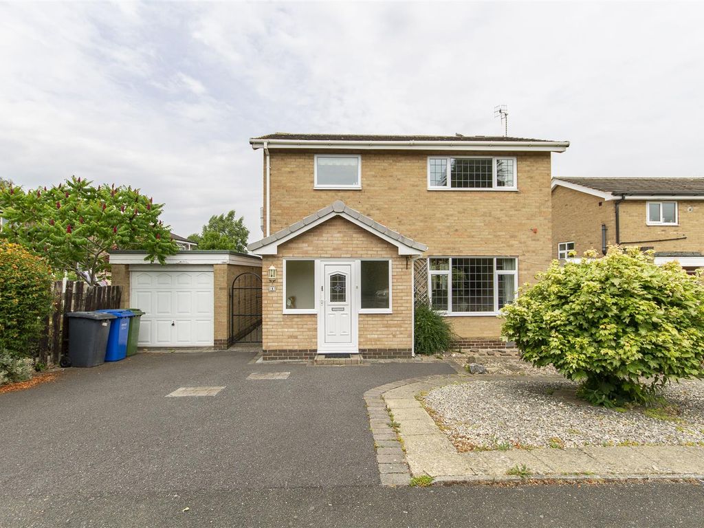 3 bed detached house for sale in Caernarvon Close, Walton, Chesterfield
