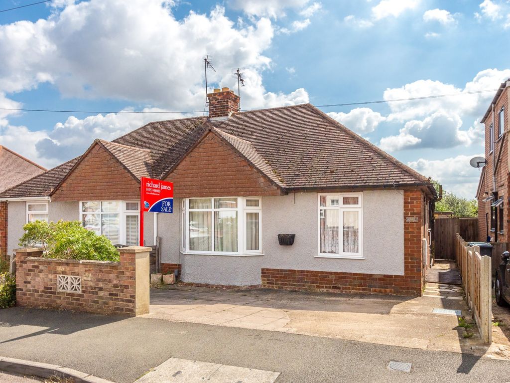 2 bed semidetached bungalow for sale in St. Margarets Avenue, Rushden NN10 Zoopla