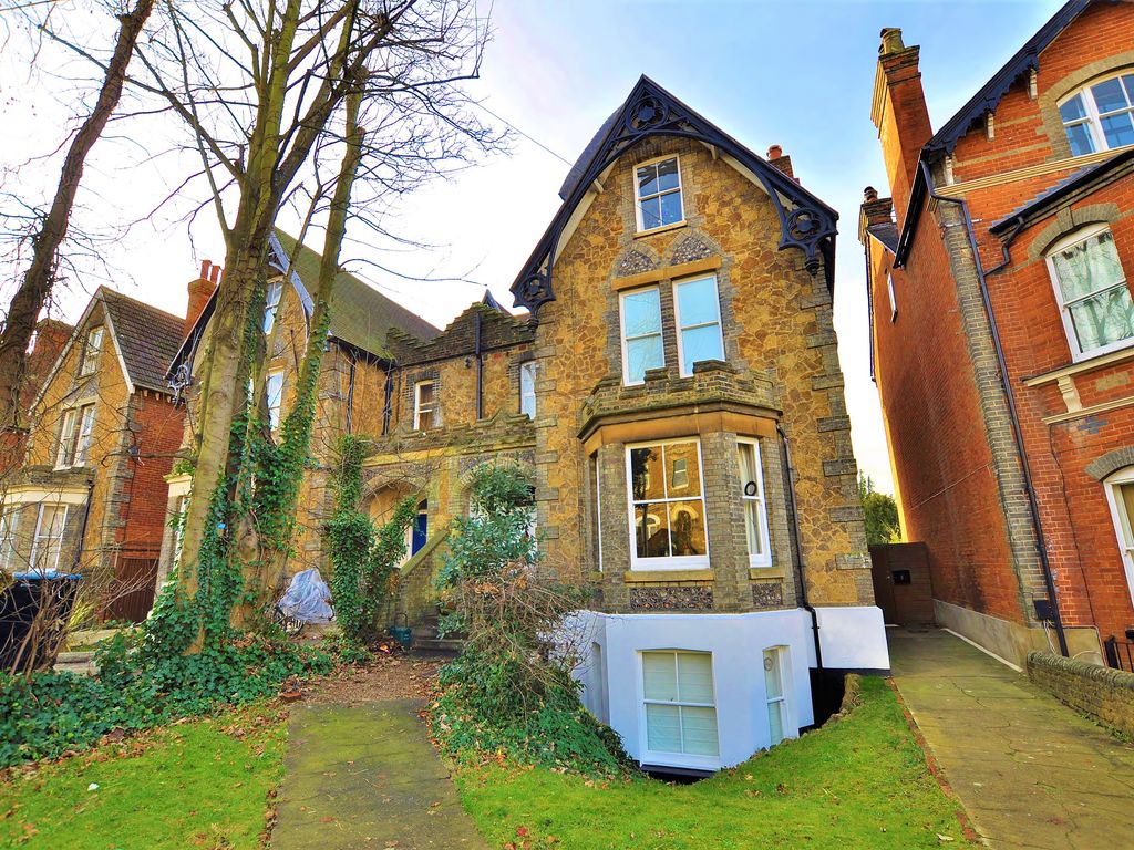 1 bed flat to rent in Waterden Road, Guildford, Surrey GU1 Zoopla