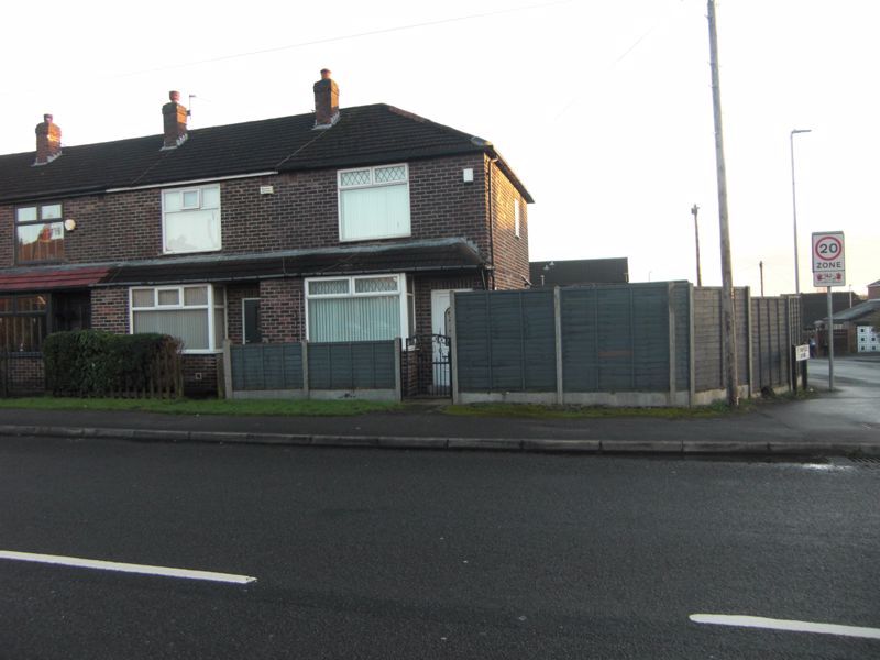 2 bed terraced house to rent in Broad Lane, Kirkstall, Leeds LS13, £850