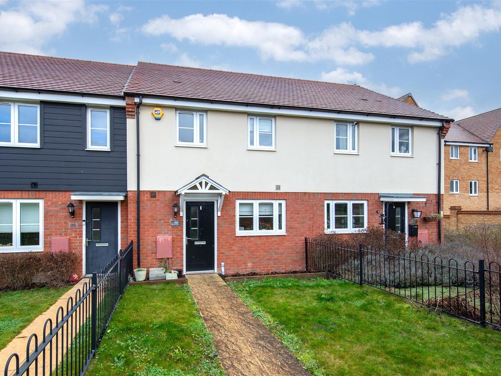 3 bed terraced house for sale in Vauxhall Way, Dunstable, Bedfordshire