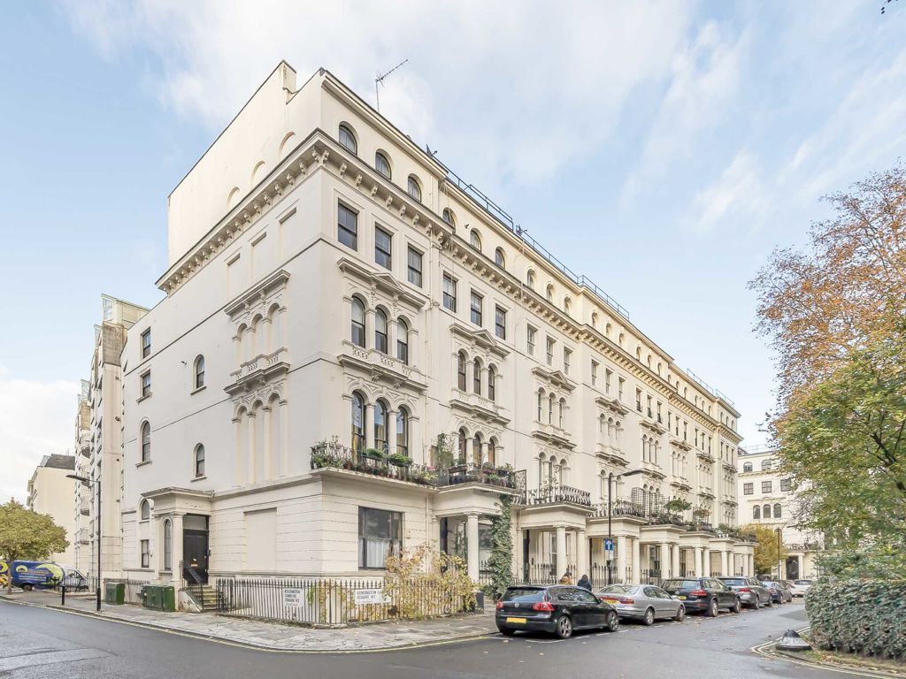 2 bed flat to rent in Kensington Gardens Square, London W2, £2,496 pcm