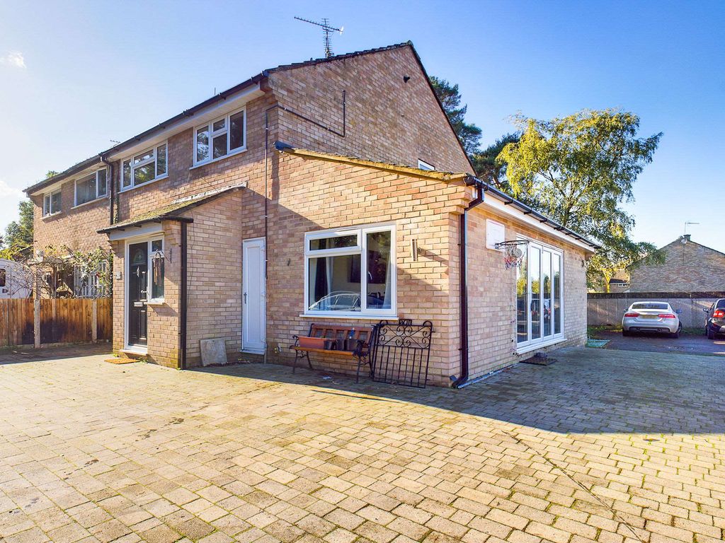 4 bed semidetached house for sale in Hollybrook Park, Bordon GU35, £