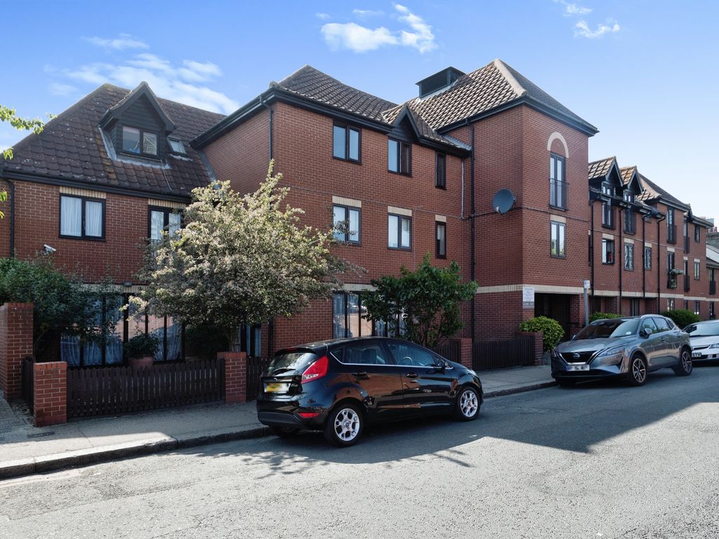 1 bed flat to rent in Golding Court, Riverdene Road, Ilford IG1 Zoopla