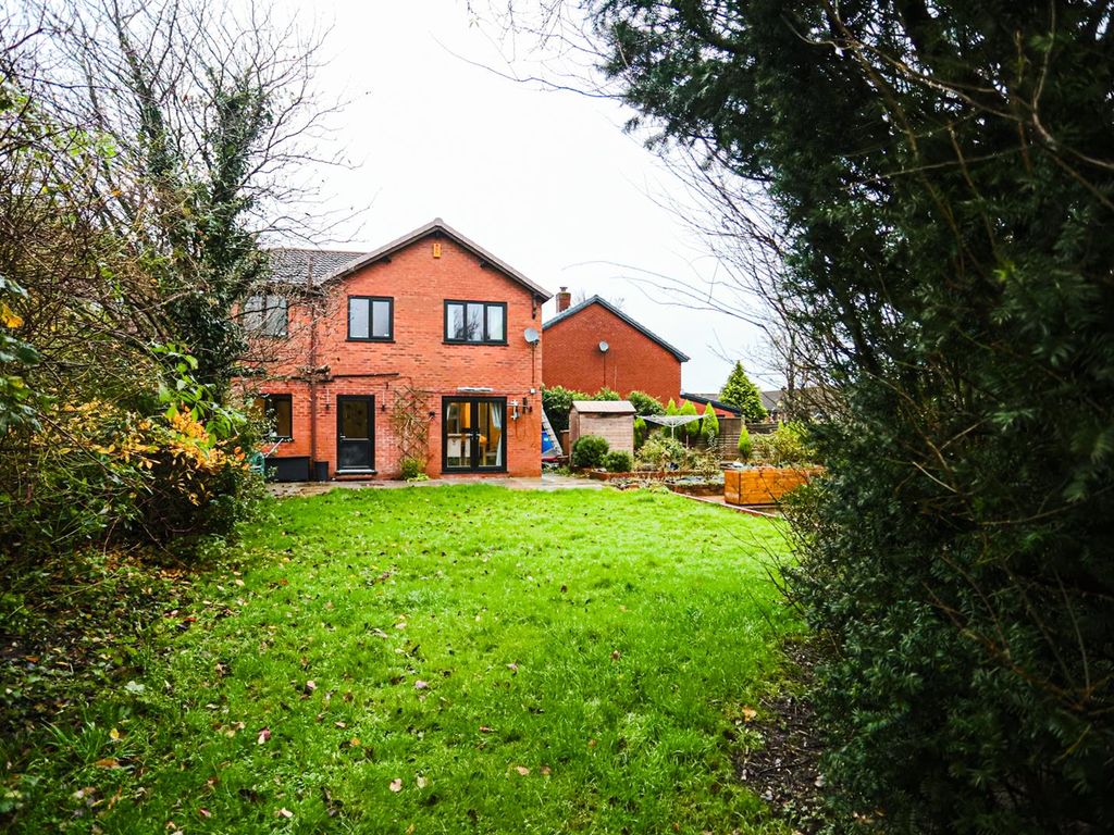 4 bed detached house for sale in Colyton Close, Chorley PR6, £350,000
