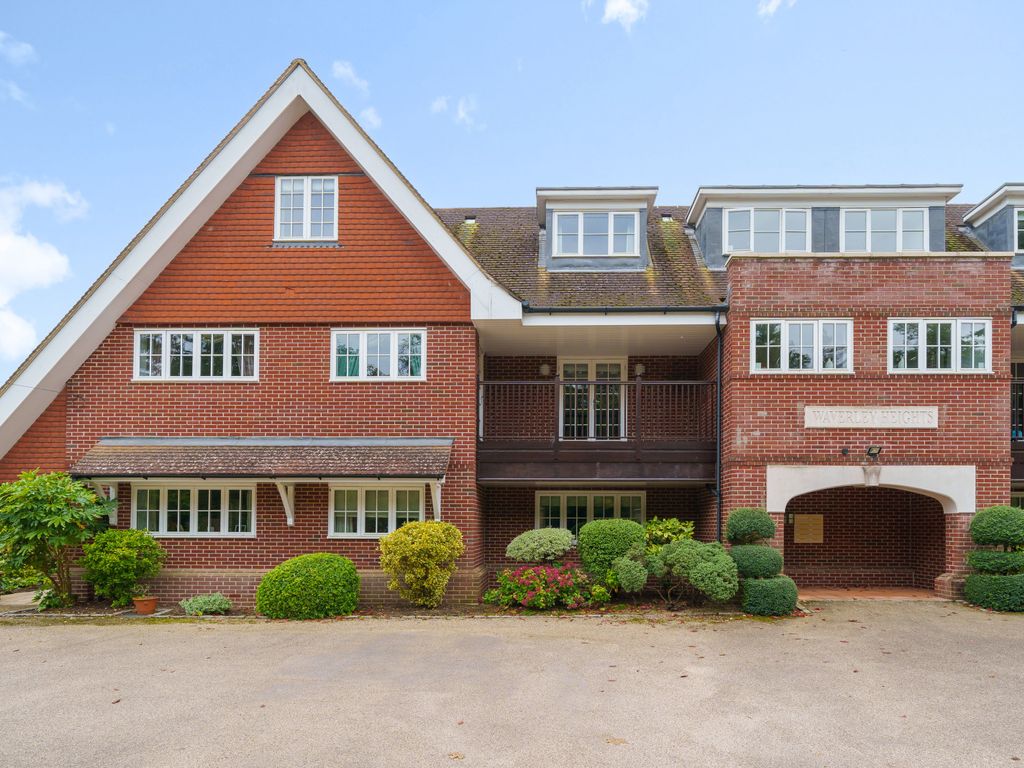 2 bed flat for sale in Waverley Lane, Farnham GU9, £300,000 Zoopla