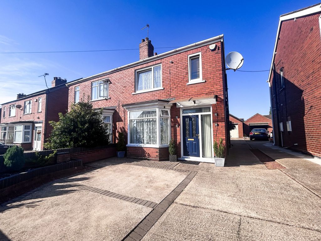 3 bed semidetached house for sale in Reginald Road, Scunthorpe DN15, £