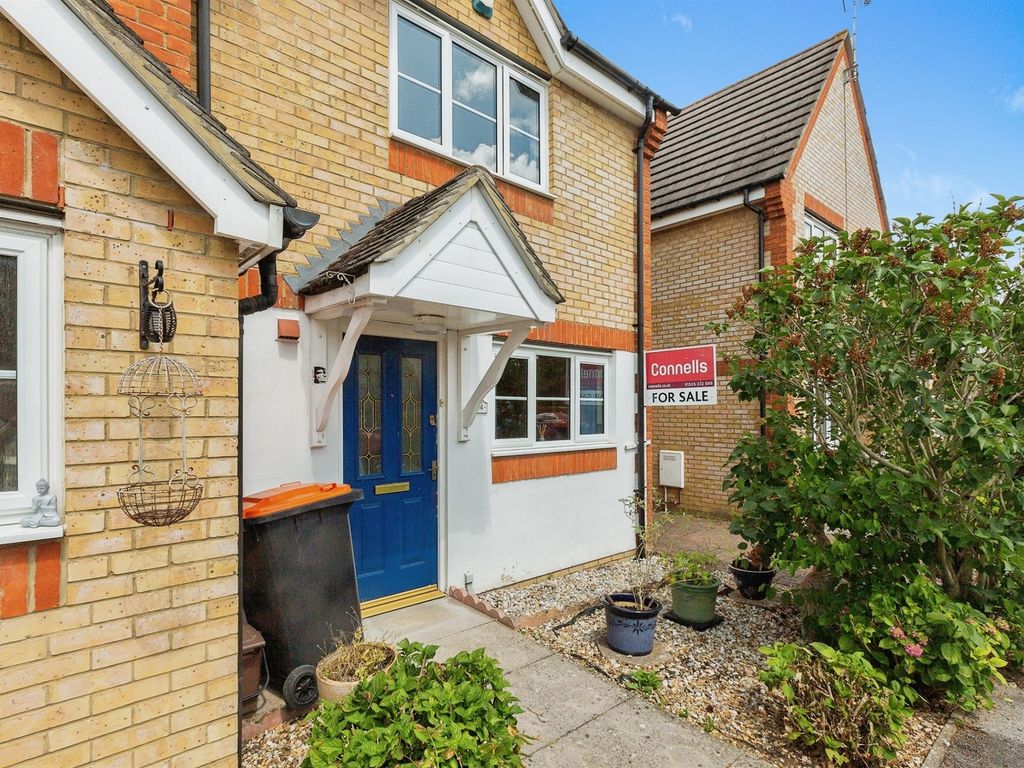 3 bed semidetached house for sale in Nettleton Close, Leighton Buzzard