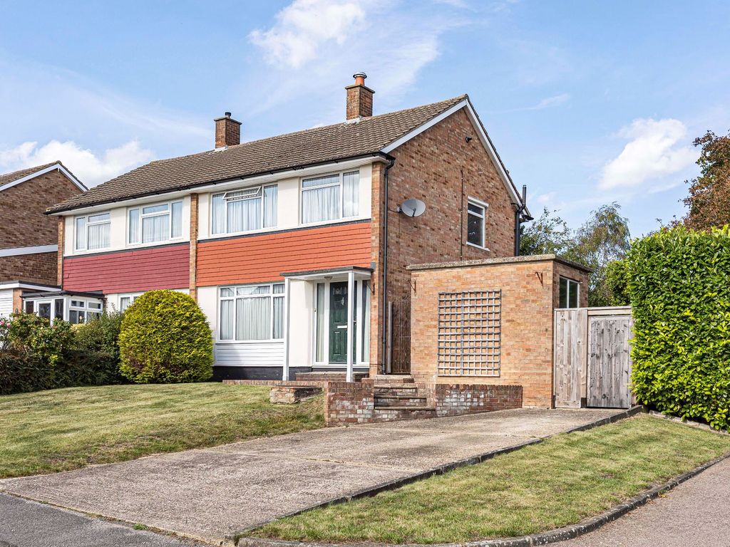 3 bed semidetached house for sale in Hatherleigh Gardens, Potters Bar