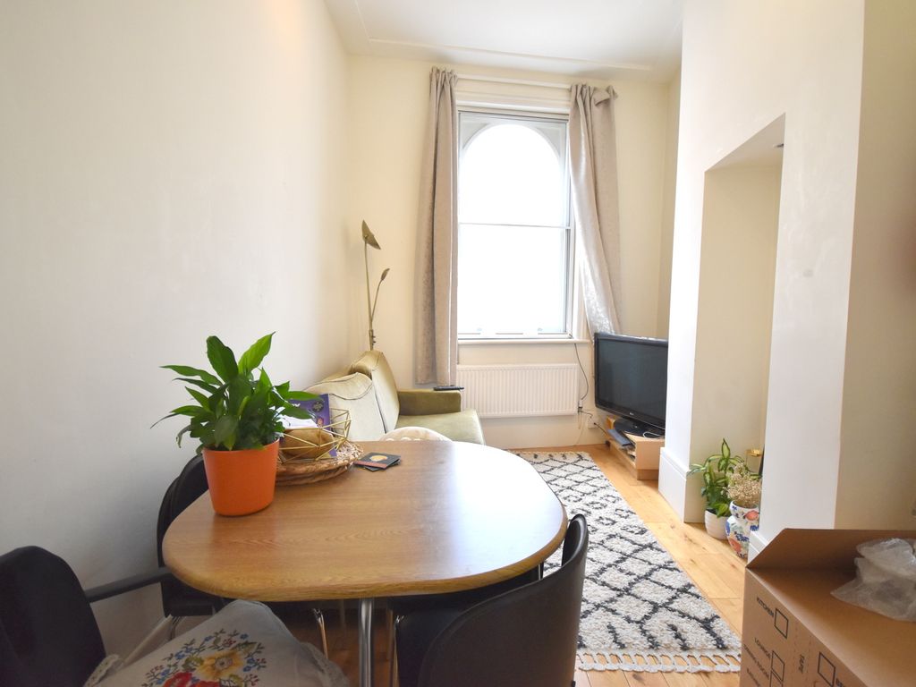 1 bed flat to rent in St Johns Road, Clapham Junction SW11 Zoopla