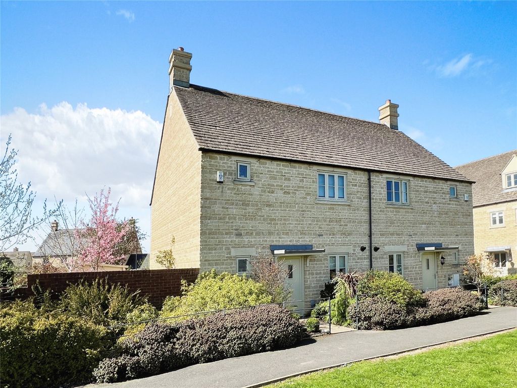 3 bed semidetached house for sale in Walk, Cirencester