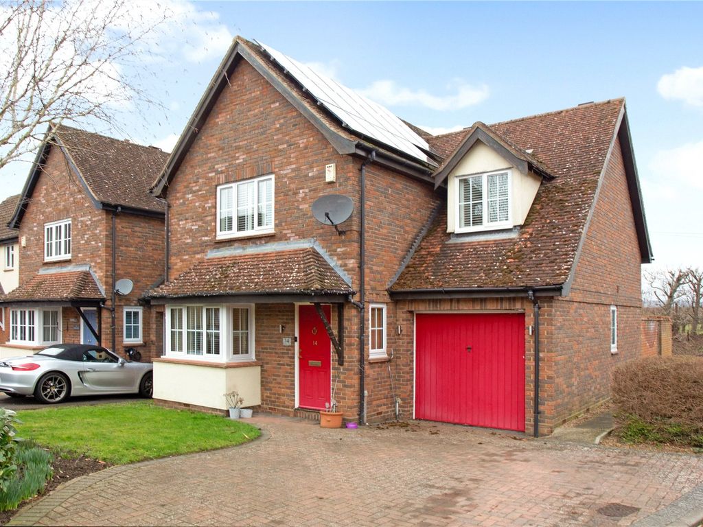 3 bed semidetached house for sale in Caysers Croft, East Peckham