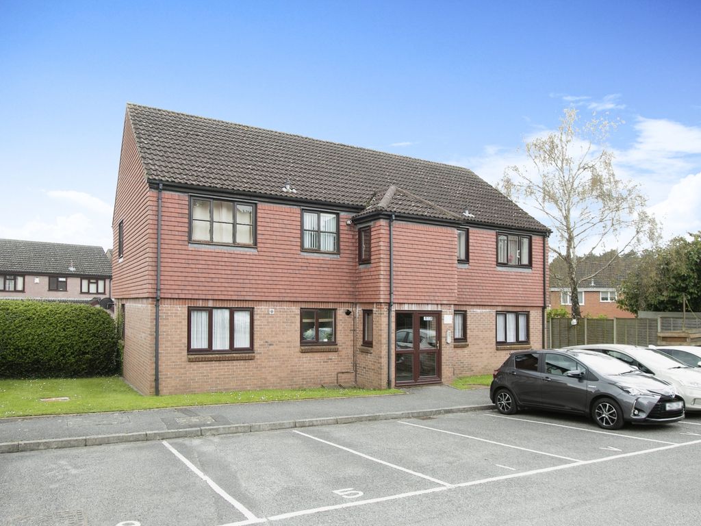 2 bed flat for sale in Fernhill Close, Poole BH17 Zoopla