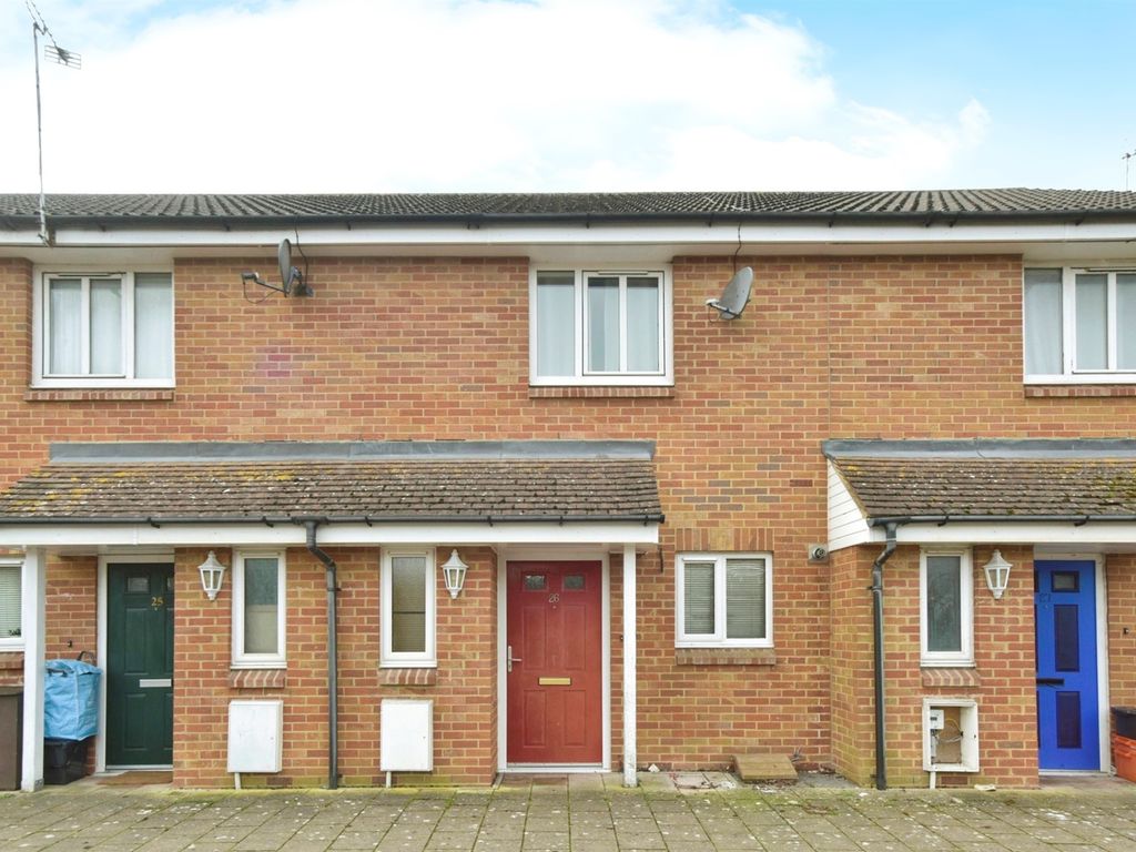 2 bed terraced house for sale in Rutland Road, Swindon SN3, £220,000