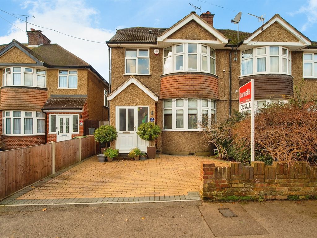 4 bed semidetached house for sale in Harvey Road, Croxley Green