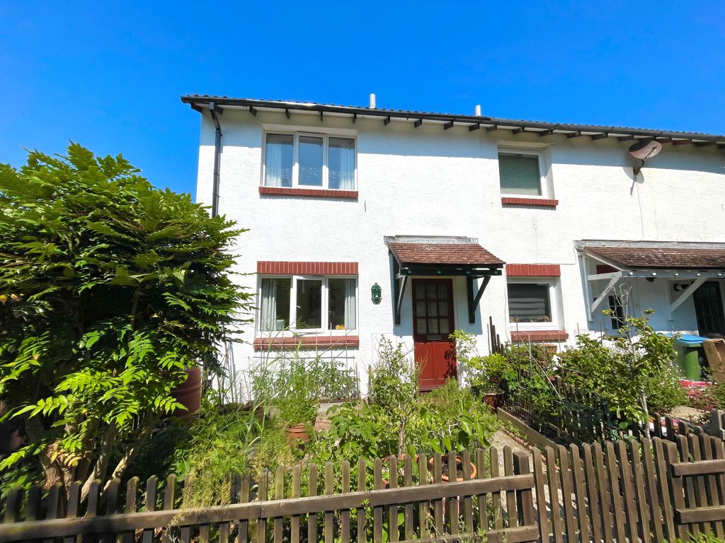 2 bed end terrace house for sale in Beacon Way, Littlehampton, West