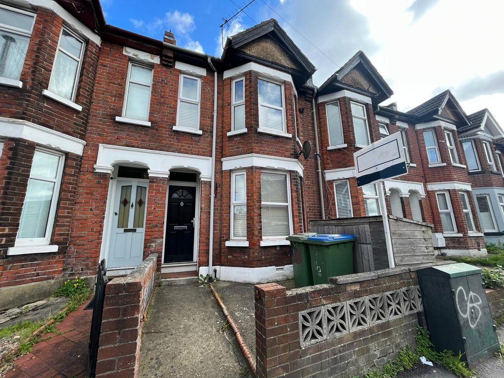 2 bed terraced house for sale in The Mount, Romsey Road, Shirley, Southampton SO16 Zoopla