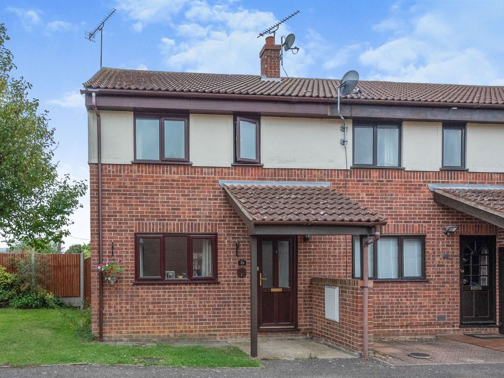 3 bed semidetached house for sale in Middlefield Drive, Great