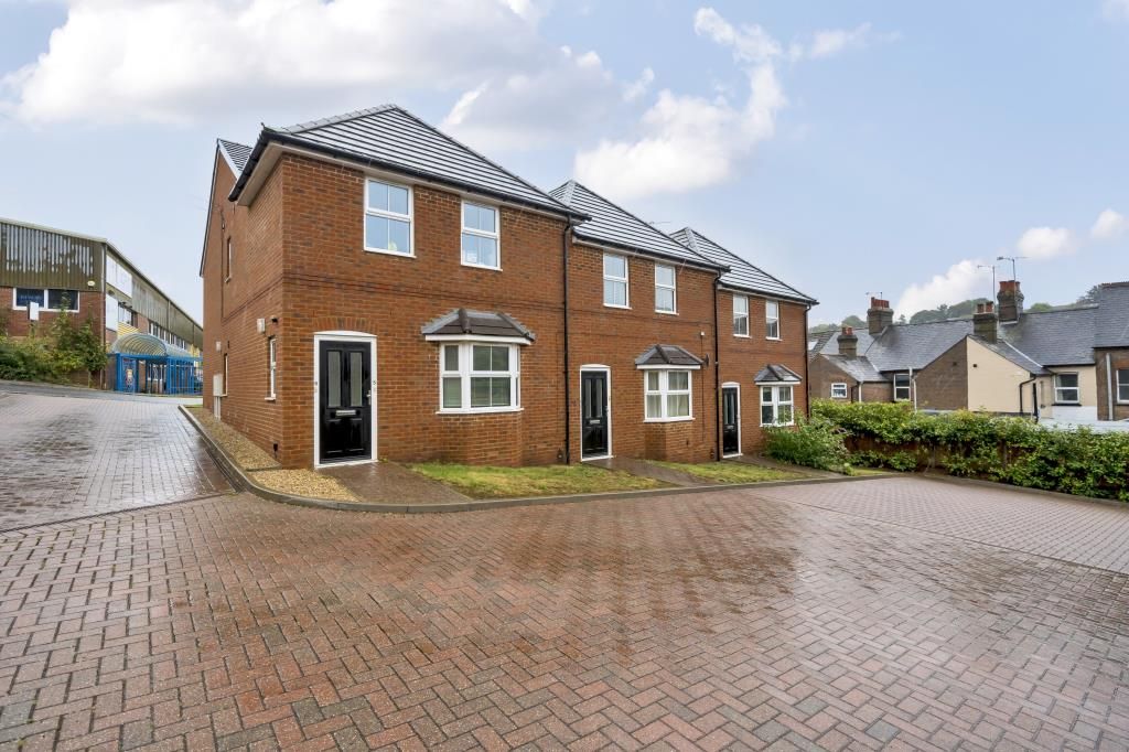 2 bed flat to rent in Addison Road, Chesham HP5, £1,300 pcm Zoopla