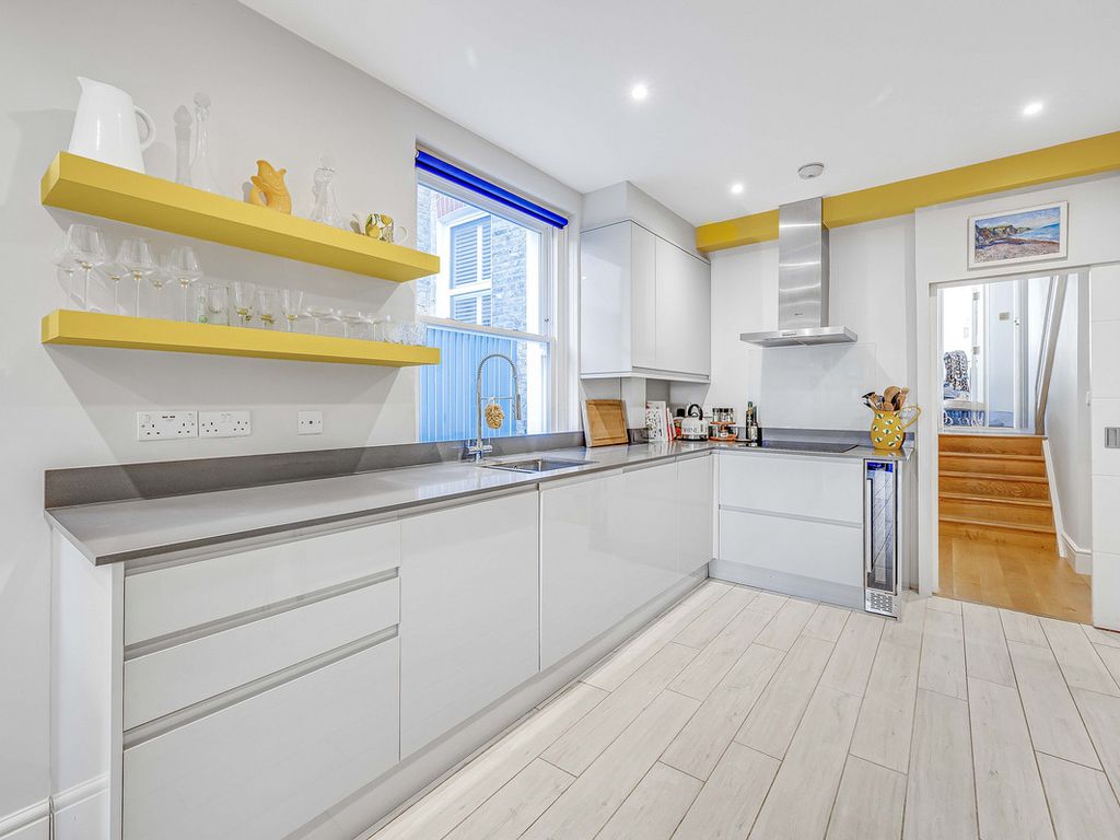 2 bed flat for sale in Queensmill Road, London SW6, £750,000 Zoopla