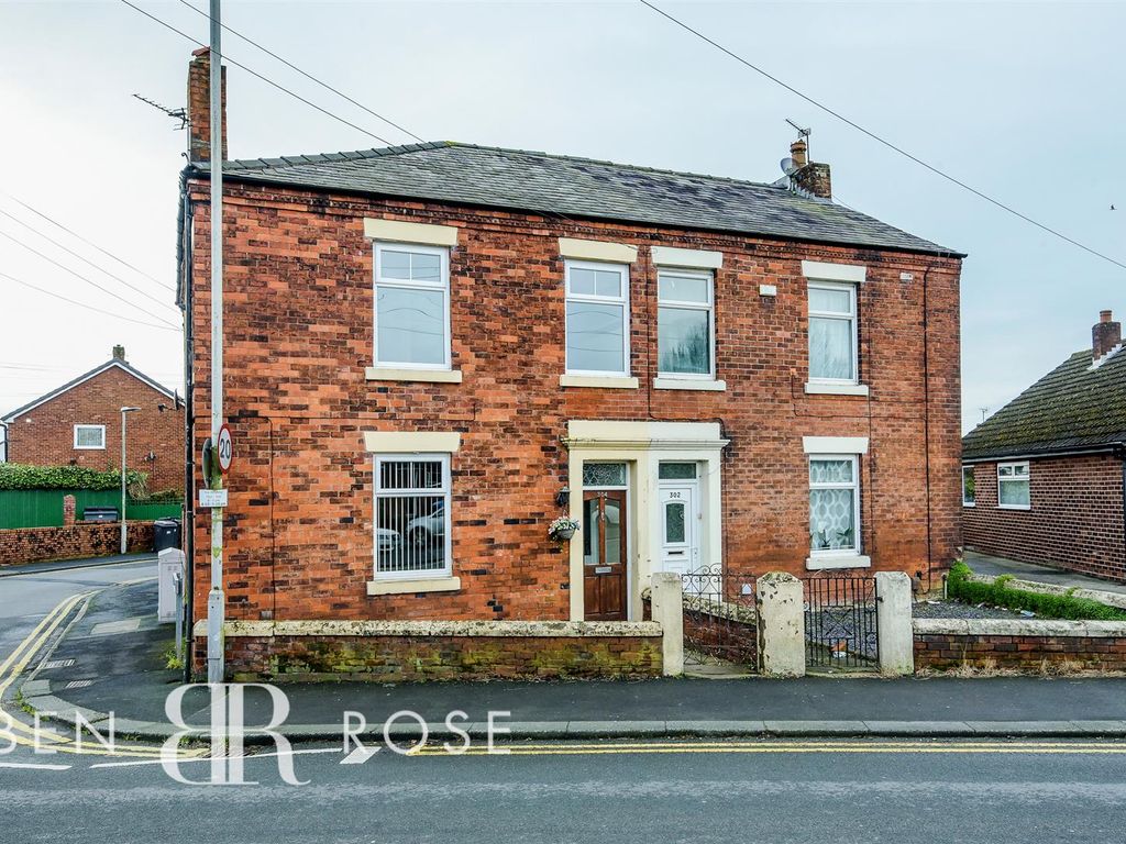 3 bed semidetached house for sale in Leyland Lane, Leyland PR25, £