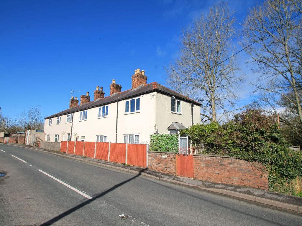 3 bed semidetached house for sale in Ffordd Corwen, Mold CH7, £120,000