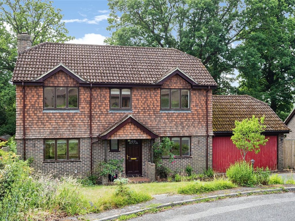 4 bed detached house for sale in The Spinney, Robertsbridge, East
