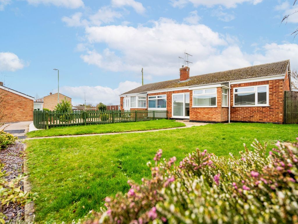 2 bed semidetached bungalow for sale in Lloyds Avenue, Kessingland