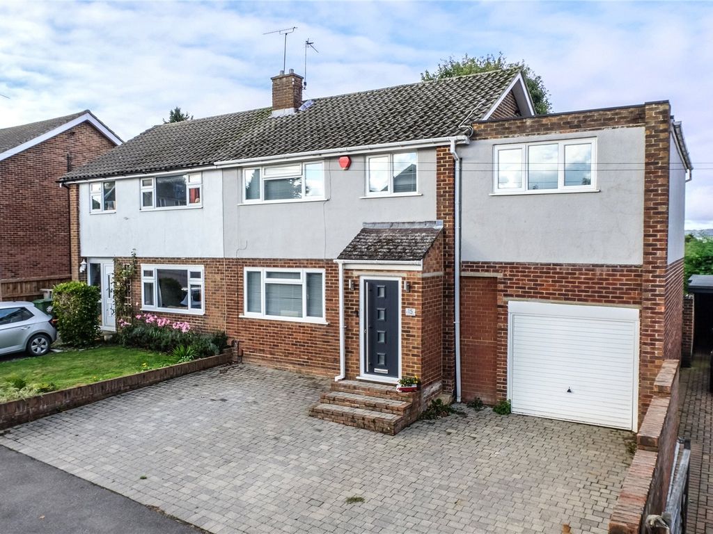 5 bed semidetached house for sale in Woolley Road, Maidstone, Kent