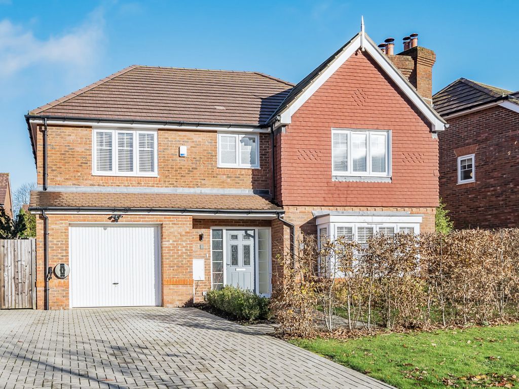 4 bed detached house for sale in Nelson Drive, Medstead, Hampshire GU34