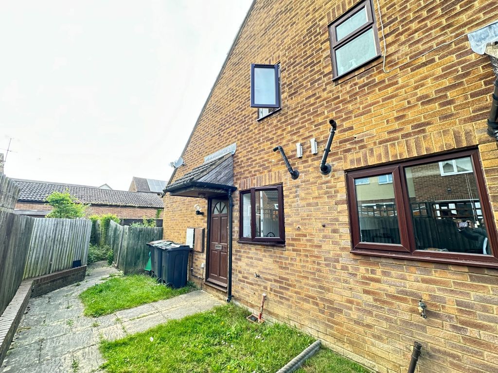 1 bed end terrace house to rent in Lucas Gardens, Luton, Bedfordshire