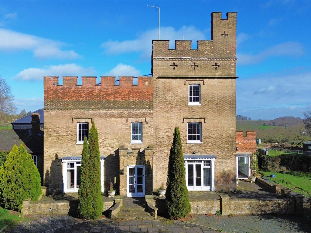 4 bed detached house for sale in Lower Bedfords Road, Romford RM1, £