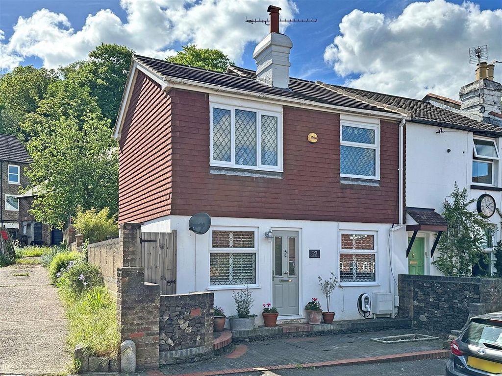 3 bed semidetached house for sale in Garibaldi Road, Redhill RH1, £