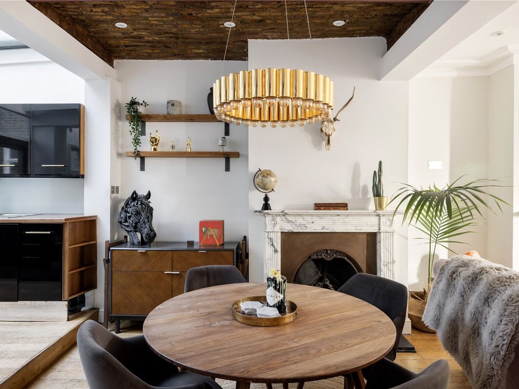 1 bed end terrace house for sale in Lonsdale Road, London W11, £